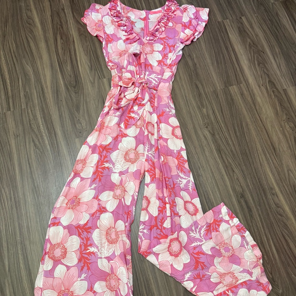 $245 Feather & Find women sz S  Pink Floral jumpsuit ruffle tie waist Wide leg